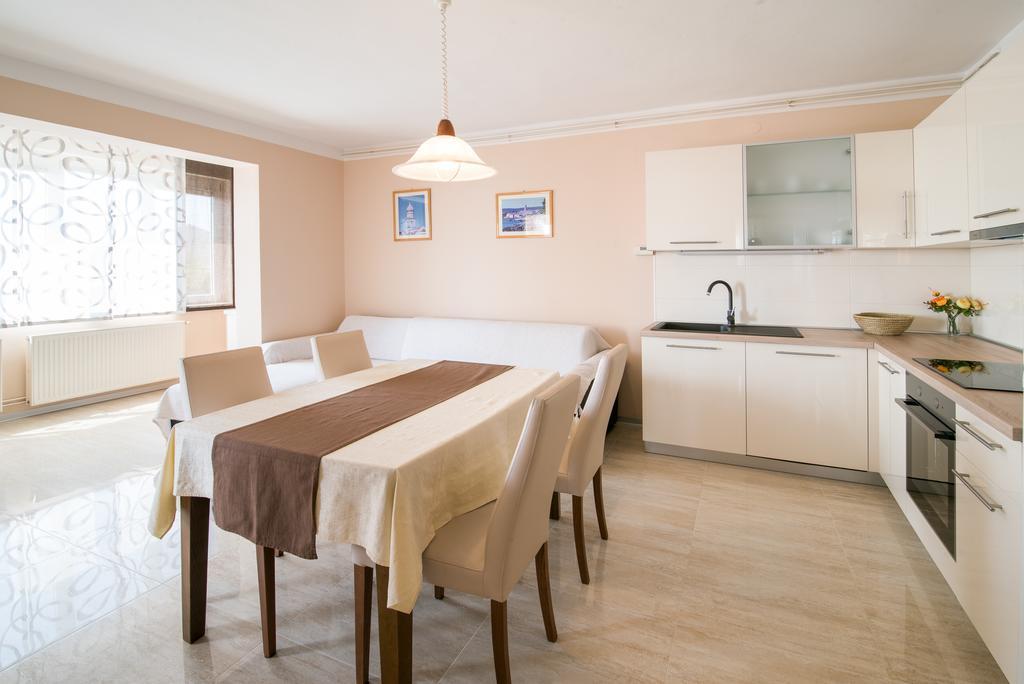 Apartments Villa Ana Đảo Krk Ngoại thất bức ảnh