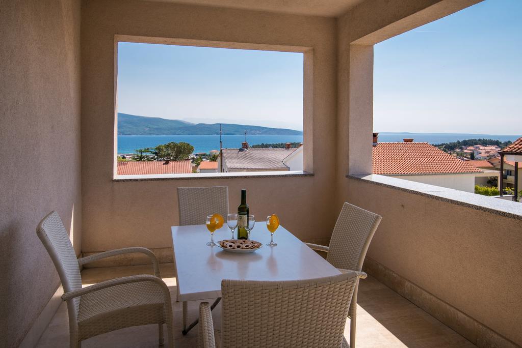 Apartments Villa Ana Đảo Krk Ngoại thất bức ảnh