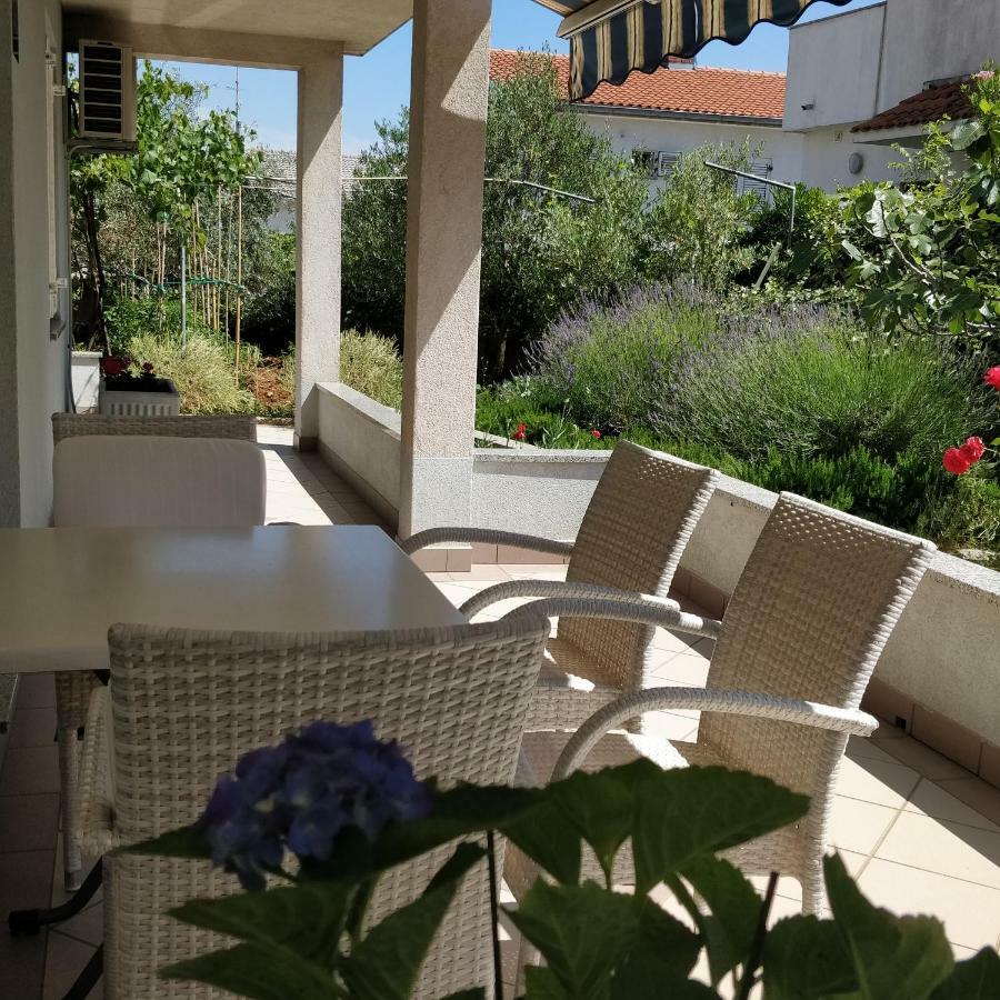 Apartments Villa Ana Đảo Krk Ngoại thất bức ảnh