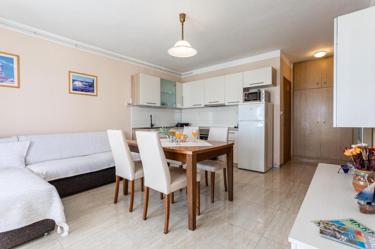 Apartments Villa Ana Đảo Krk Ngoại thất bức ảnh