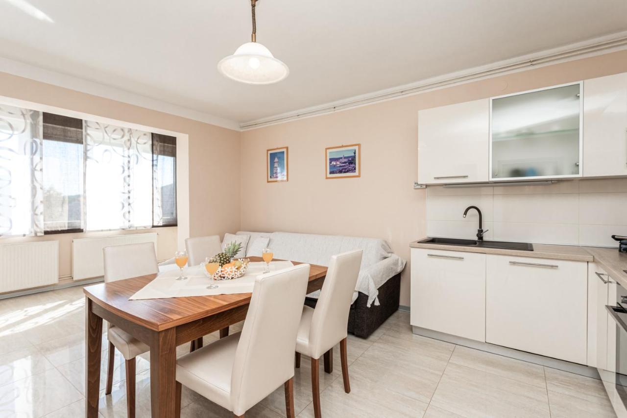 Apartments Villa Ana Đảo Krk Ngoại thất bức ảnh