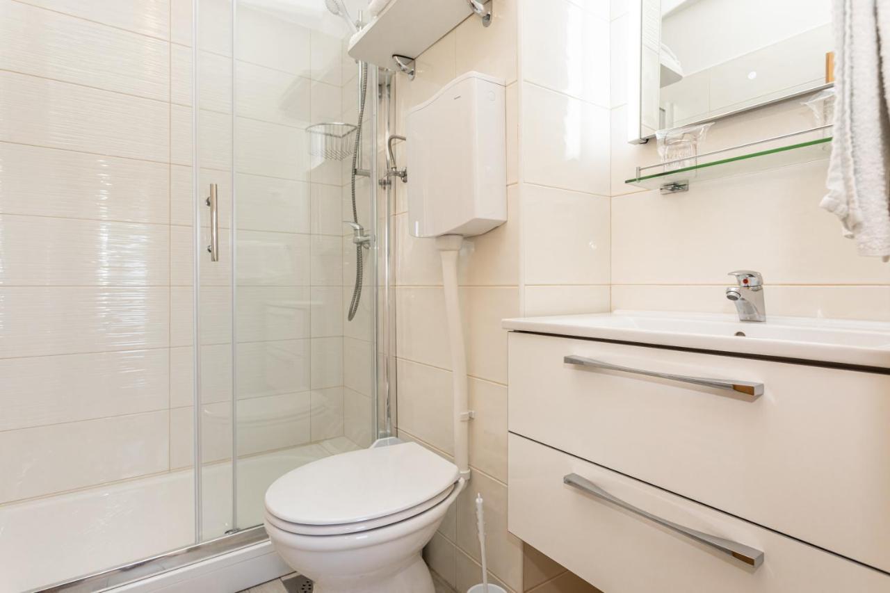 Apartments Villa Ana Đảo Krk Ngoại thất bức ảnh